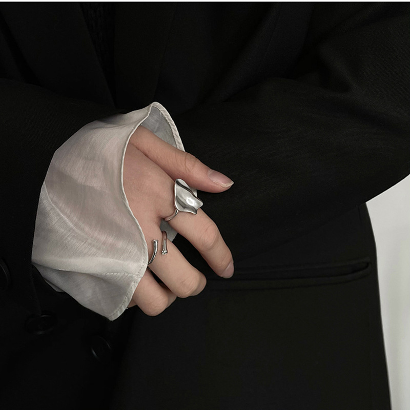A niche design with cross-inlaid zircon ring for women, featuring a light luxury, simple and individual style, and a cold and elegant ins high-end ring details Picture