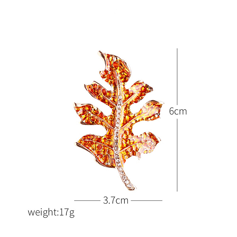 New retro European and American color maple leaf diamond-encrusted oil brooch, fashionable, simple and versatile collar pin brooch Application Scenario