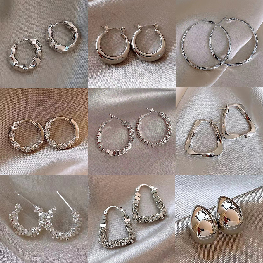 Wholesale of classic and retro European and American metal earrings, cold and cool style for women on Instagram, and high-end earrings for socialites Specification drawing