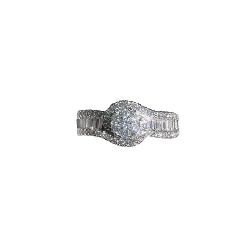 This niche design, versatile and unique petal-shaped zircon ring with full diamonds, exudes a cold and elegant feminine charm, and is a light luxury and exquisite ring Item Picture