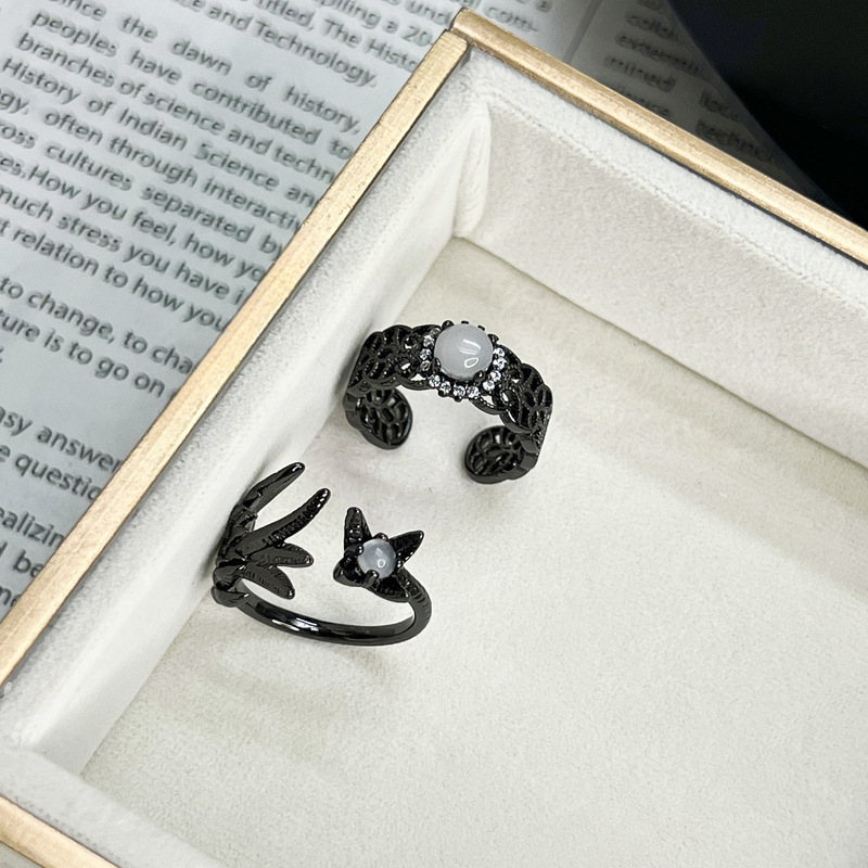 The new dark style irregular wing punk open ring has a neutral style, individual and fashionable design sense, and is a trendy index ring Application Scenario