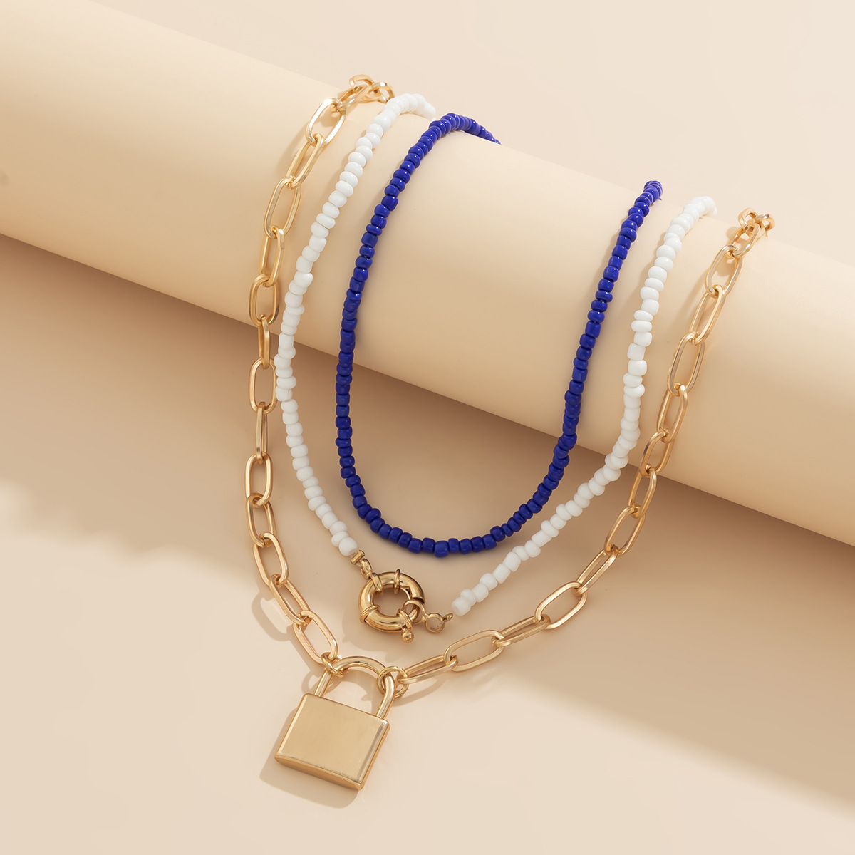 Simple and retro lock-shaped set, tassel necklace, women's European and American cross-border accessories, punk beaded rice beads, geometric necklace Application Scenario