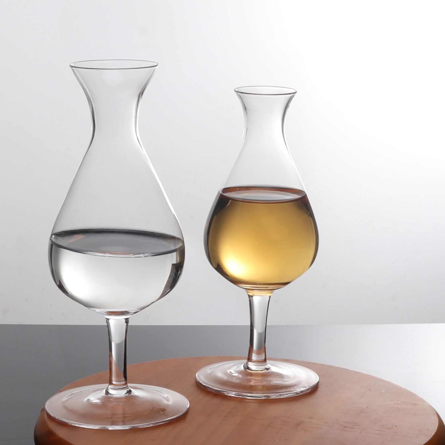 Creative high-footed red wine glass, tea divider, kung Fu tea set, KTV wine glass, household Japanese sake divider pot details Picture