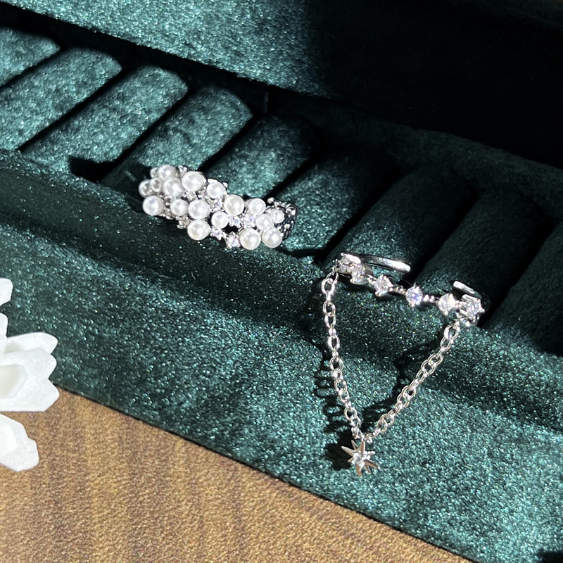 A cold and simple star-studded diamond chain opening ring for women, exuding a sense of light luxury and sophistication, with a fashionable pearl inlaid ring trend Application Scenario