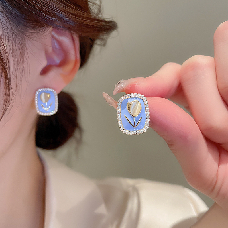 S925 Silver Needle Tulip Flower Pearl Earrings, a niche design for women, fashionable and fresh, elegant stud earrings full figure