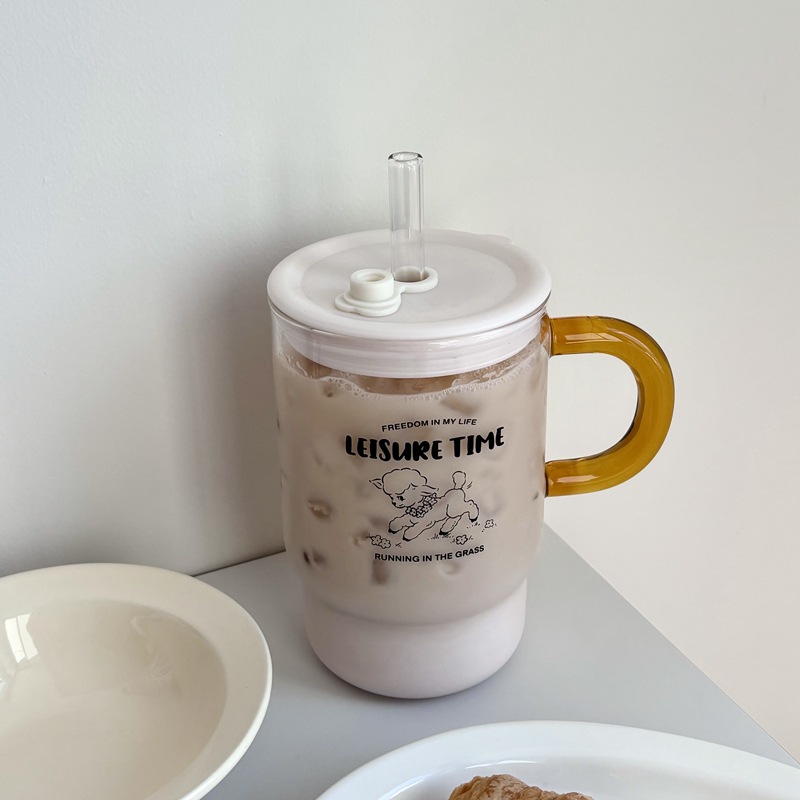 High appearance level, large-capacity glass with lid, straw cup, student dormitory drinking cup, cartoon little lamb glass cup, milk tea Specification drawing
