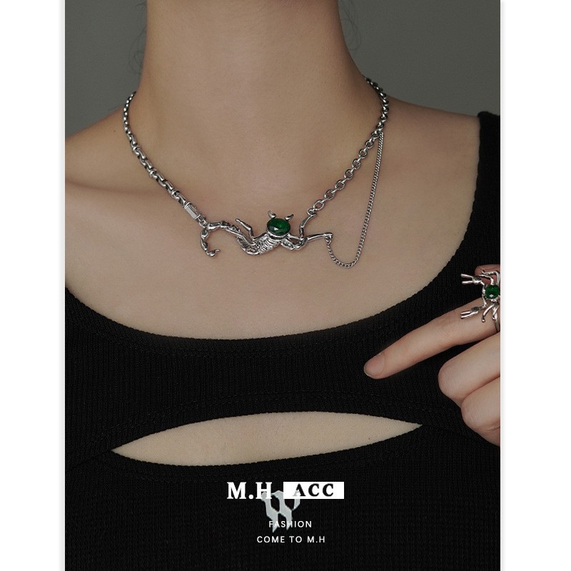 Scorpion necklace, original design for women, exquisite cross-border Instagram European and American sweater chain, unique and versatile, cold style collarbone chain full figure