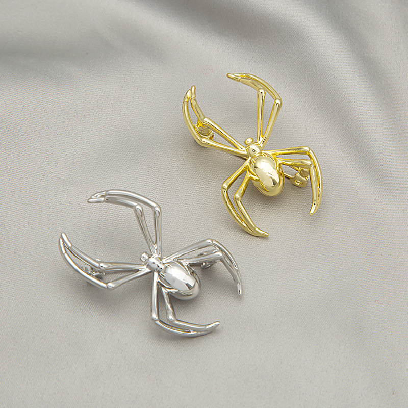 European and American trendy and creative spider brooches, retro fashion, versatile and elegant clothing accessories, suit pins and badges full figure