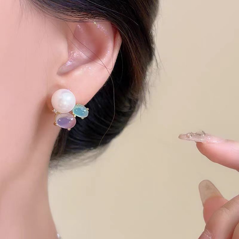 "Rainbow Candy" sweet pearl Stud earrings 2025 New style elegant and stylish spring and summer simple earrings and earrings Application Scenario