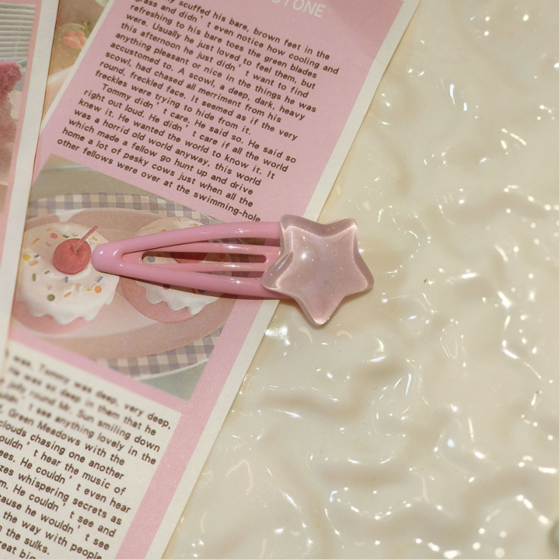 Jelly-colored ins-style sparkling star hair clips and hair accessories, girl bangs side clips, student hair clips and headwear Application Scenario