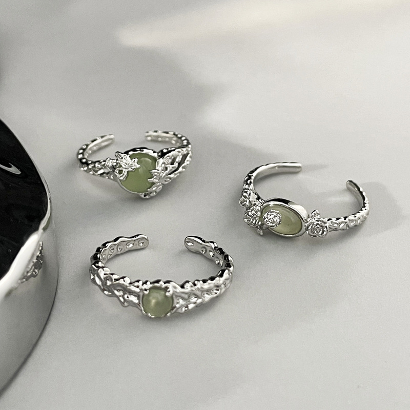 The new Chinese-style irregular-textured rose open ring exudes a high-end, fashionable and elegant feminine charm. It's a niche ring Application Scenario