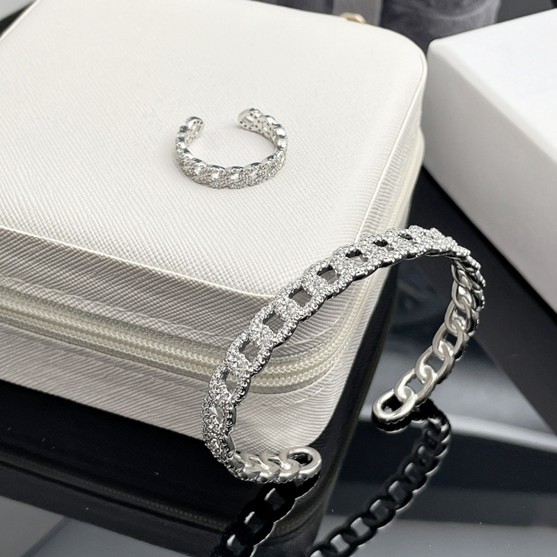This is a stylish and unique Japanese and Korean hollowed-out chain full diamond bracelet and ring that is versatile for women, exuding a sense of light luxury and high-end elegance Application Scenario