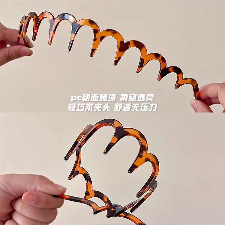 2025 New trendy hair accessory: Korean-style simple hair-fixing, toothed face-washing headband, leopard print versatile lace headband, cross-border Application Scenario