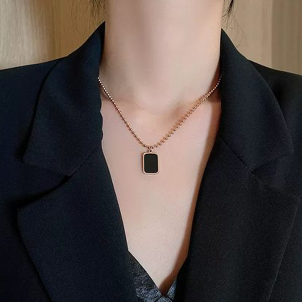Black retro Jihe brand pendant necklace, Instagram cold style collarbone chain, niche simple and elegant internet-famous accessory Specification drawing