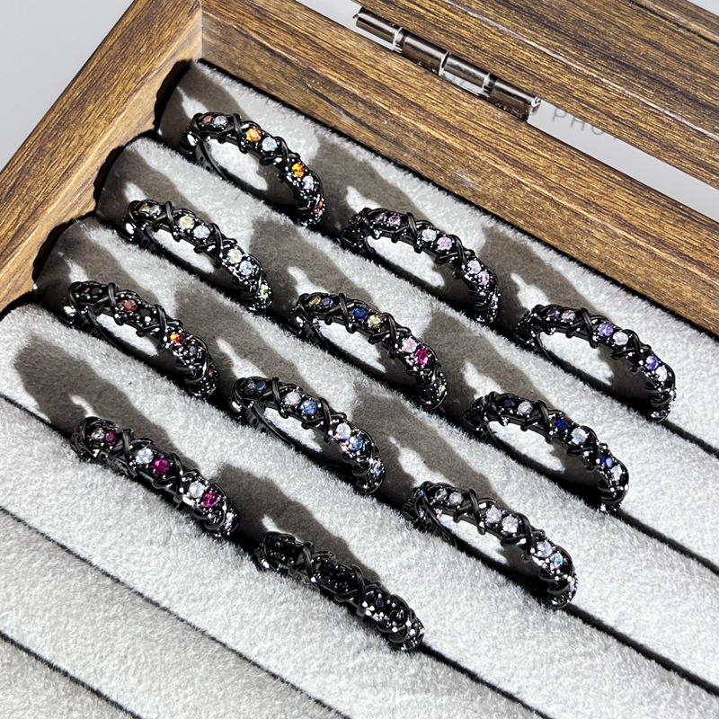The trendy dark punk cross-colored diamond fashion open ring exudes a sense of sophistication and sophistication for women, and is a unique and niche index finger ring full figure