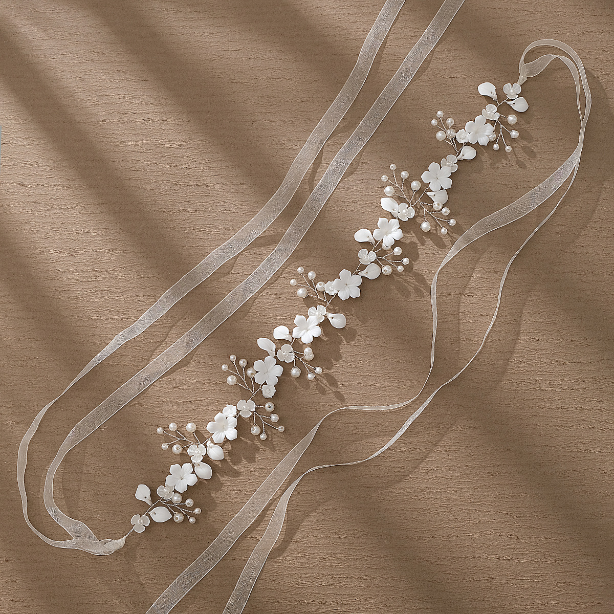 European and American bridal gowns, evening gowns, hair accessories, forest-themed ceramic flower braided hair headbands, children's performance updo, pearl hair bands details Picture