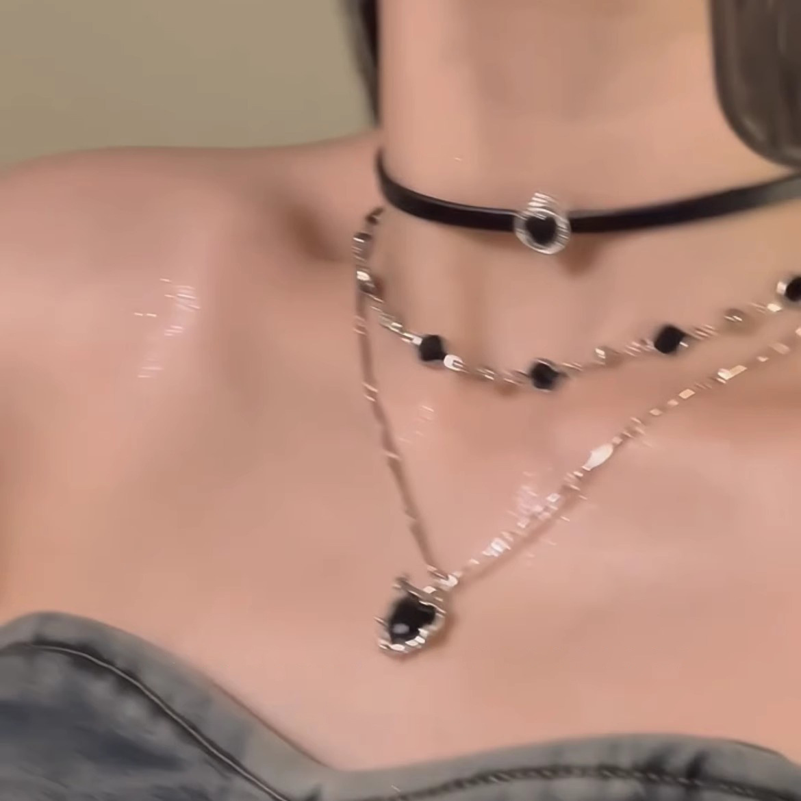 "Black Rope Sweet and Cool Heart" Multi-layer layered necklace for girls, sweet and cool Black leather rope chain collarbone chain choker necklace Specification drawing