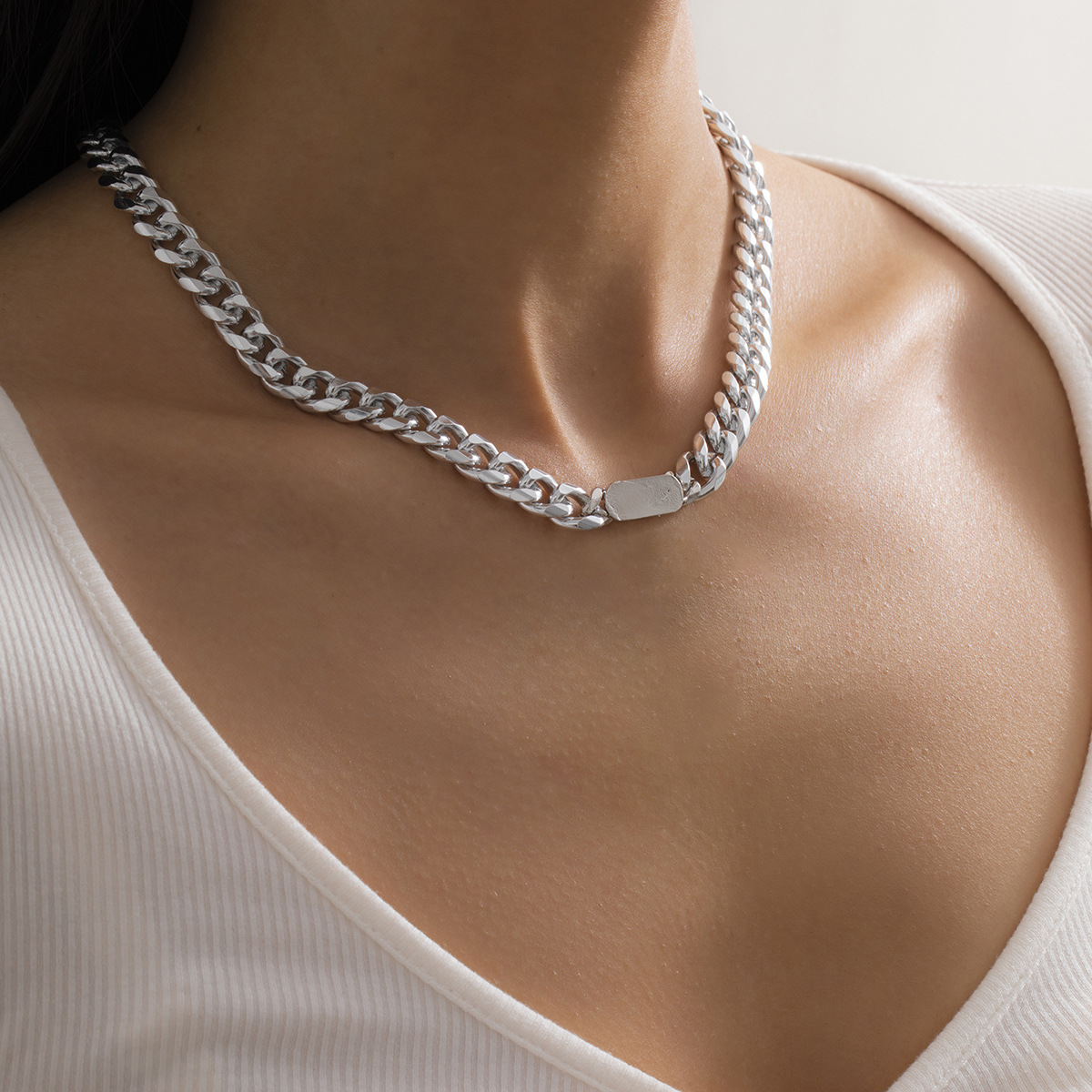 European and American cross-border accessories, hip-hop, trendy, street geometric necklaces, simple and individual, metal clasp, thick chain necklaces details Picture