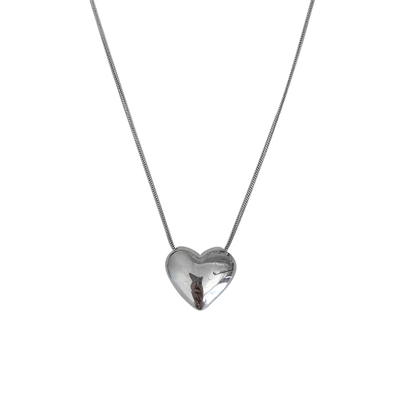 Silver heart-shaped necklace for women 2023, a new style of elegant heart-shaped collarbone chain, a light luxury and niche accessory necklace Item Picture