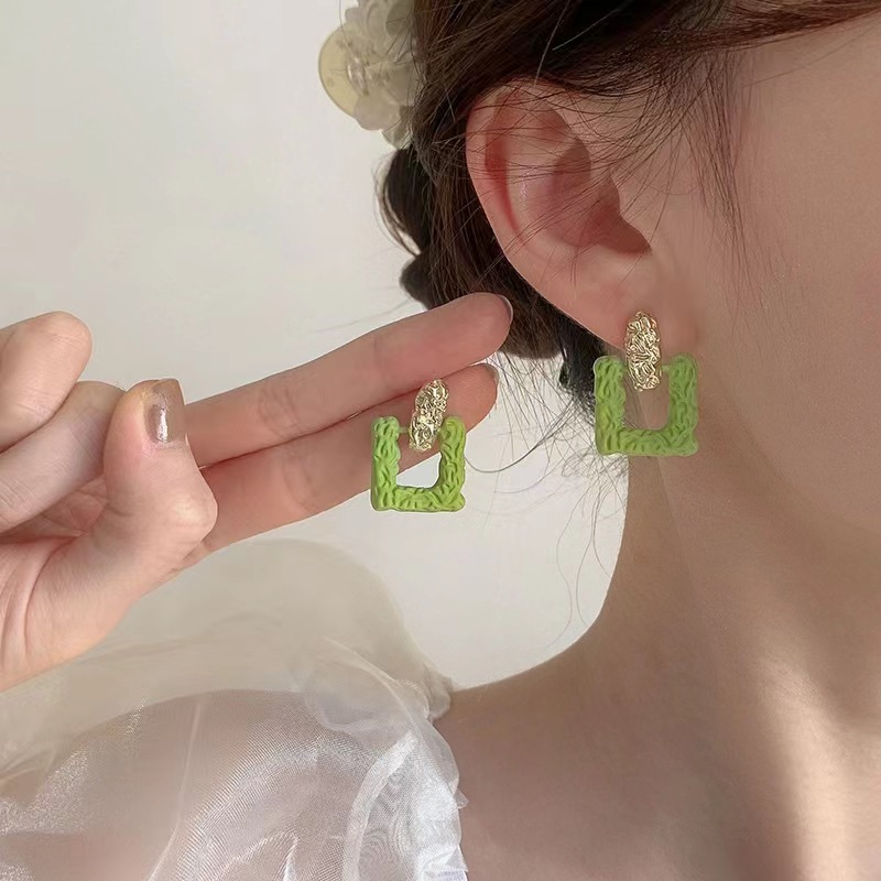 Summer fresh green square earrings, a new style of trendy and niche design with a forest-themed stud earrings in 2025 full figure