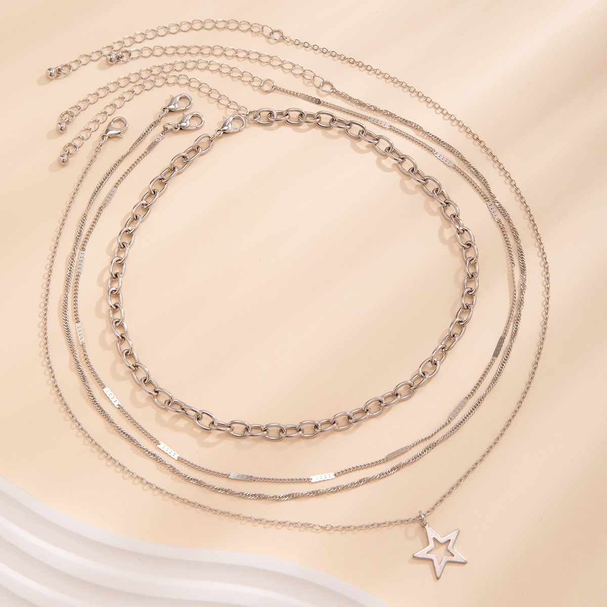 European and American cross-border jewelry simple and versatile set star necklace sweet and cool fine chain metal necklace necklace Application Scenario