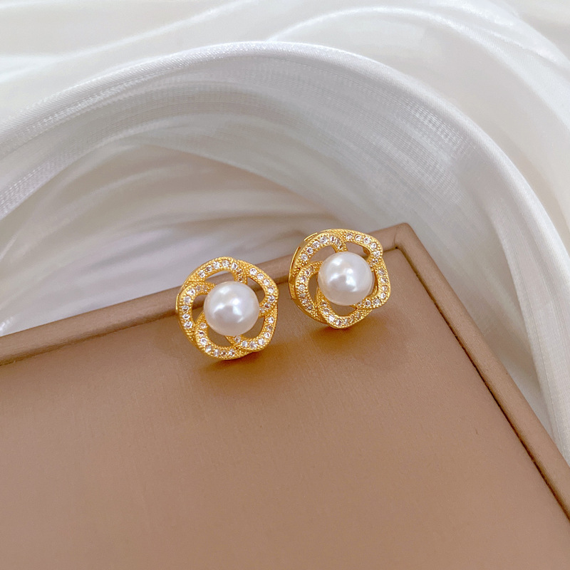 【 Titanium Steel 】 Necklace and Earring set, light Luxury Full diamond rotating pearl, personalized and elegant banquet earrings and necklaces Application Scenario