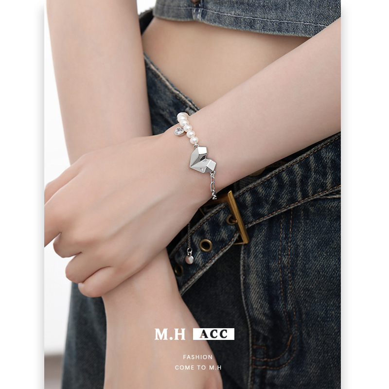 Pearl antique silver origami heart-shaped bracelet, an original, niche and cold style fashionable commuting accessory for women in summer details Picture