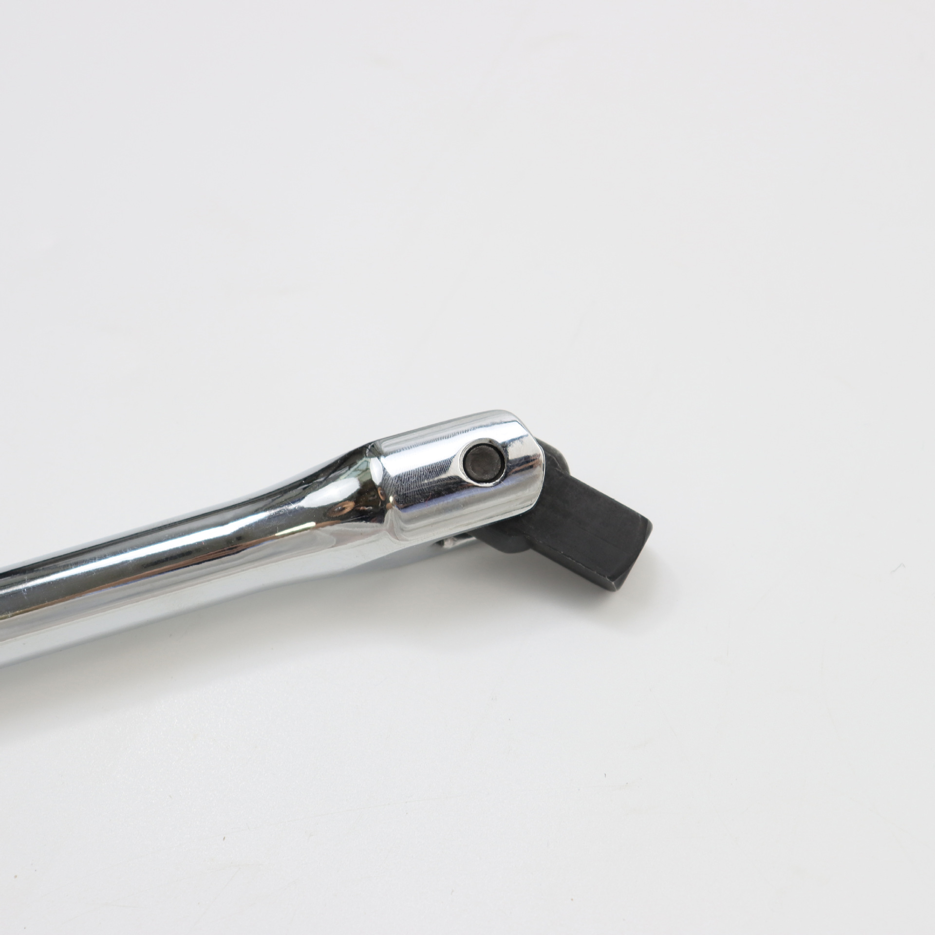 High-precision, large-torque adjustable industrial torque wrench for bicycle repair, 24-inch Application Scenario