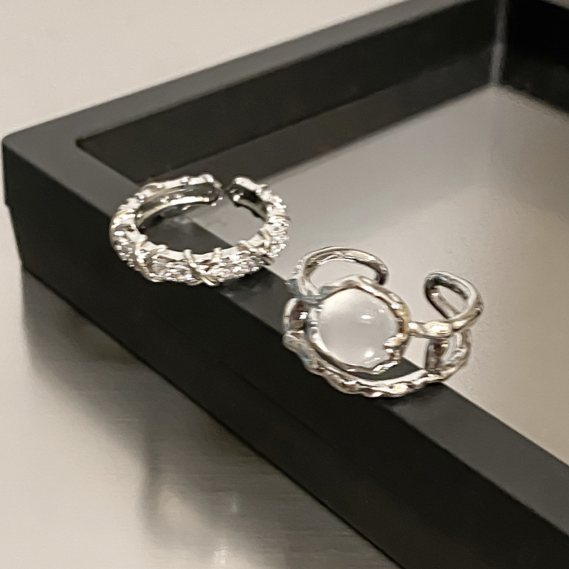 French exquisite and gentle moonstone open ring for women, diamond-encrusted, light luxury, trendy and niche design, personalized and fashionable food ring full figure