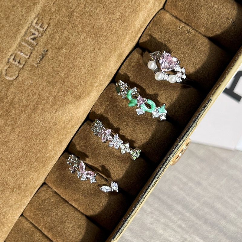 A niche design with a sweet pink diamond heart-shaped bow, a best friend ring, and a simple, individual, and cold style ring with micro-inlay for women Application Scenario