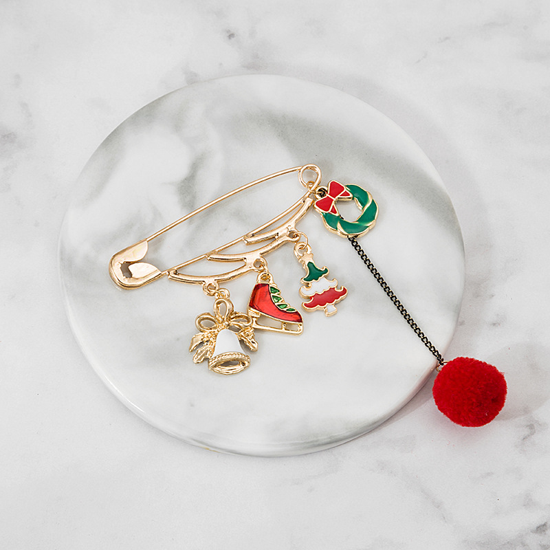 New Japanese and Korean creative Christmas tassel fur ball brooch Snowman reindeer walking stick gloves pin collar pin Application Scenario