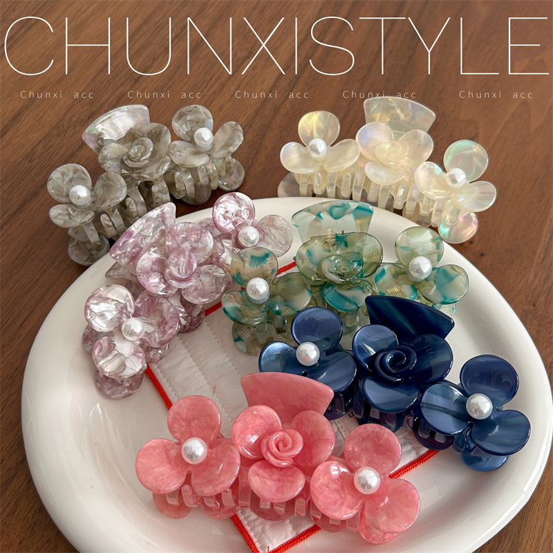 Korean camellia acetate grappling clip with a high-end feel, shark clip at the back of the head, cute girl's updo, sweet hair accessory Specification drawing