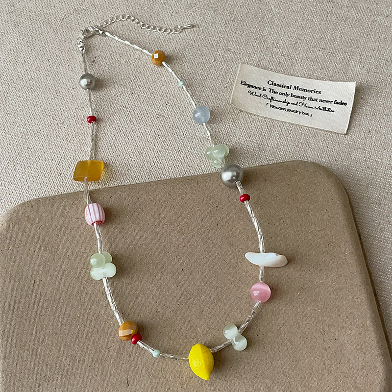 Dopamine irregular beaded flower lemon necklace for women, fresh, sweet, simple, fashionable and versatile necklace collarbone chain Application Scenario