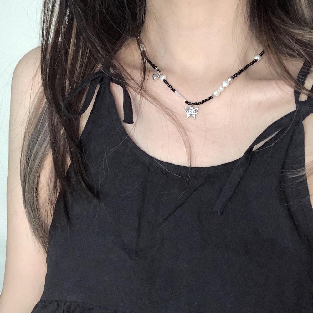 Sweet and cool handcrafted beaded necklace for women's autumn, with a unique and fair design sense, a cold and simple collarbone chain full figure