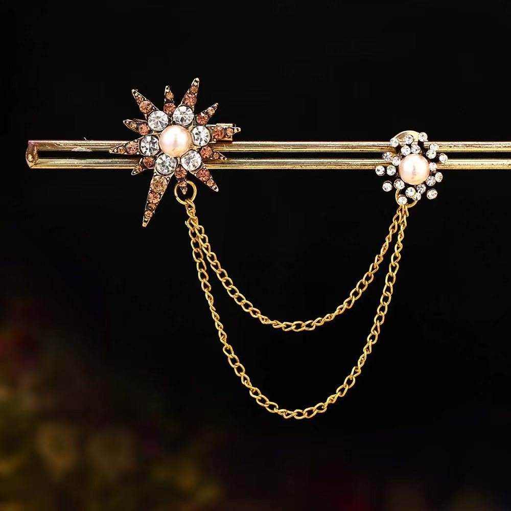 Korean-style retro pearl diamond-encrusted star-studded high-end suit brooch, metal chain tassel, niche design brooch details Picture