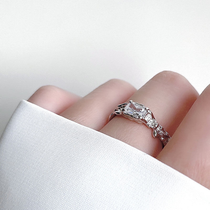 A high-end, light luxury and versatile ins niche design ring for women, with an irregular zircon texture and open-top food ring Application Scenario