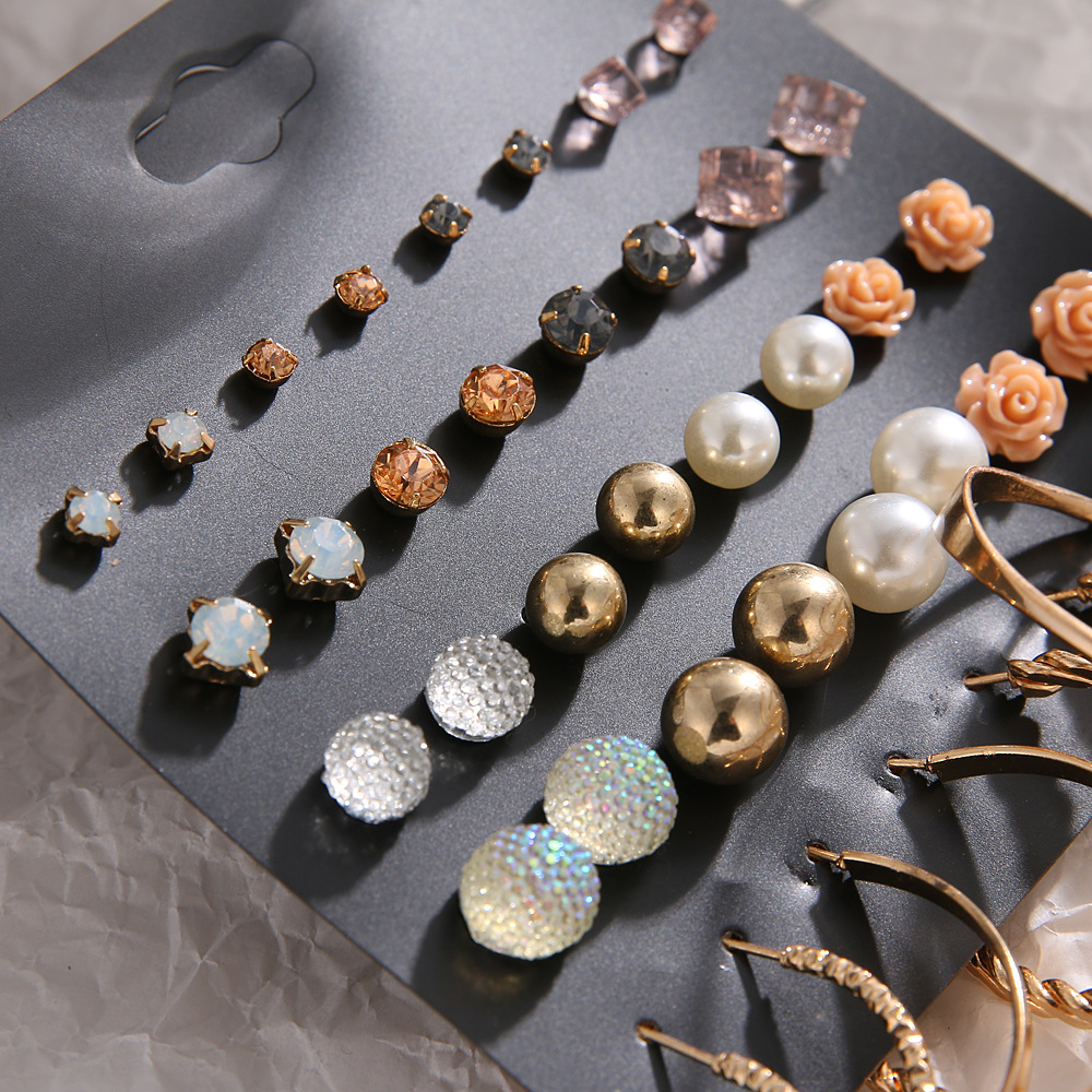 European and American cross-border card-mounted metal earrings with a high-end and elegant style. Round-sized pearl inlaid square diamond earrings Application Scenario