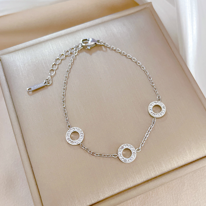 【 All-titanium Steel 】 Dongdaemun Personalized circular mud diamond Full diamond chain bracelet Female Internet celebrity retro best friend Application Scenario