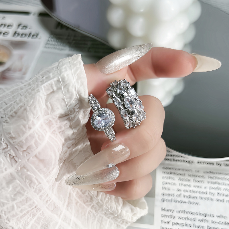 A new, elegant and fashionable index finger ring with a mid-style slightly inlaid zircon row diamond Specification drawing
