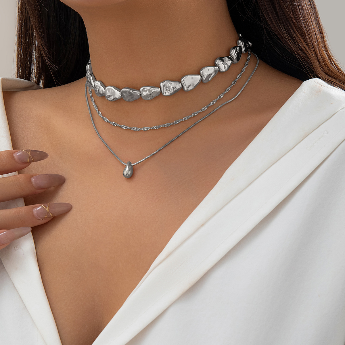 European and American cross-border jewelry: simple water drop hanging flat round beaded collarbone chain, personalized metal style necklace necklace Specification drawing