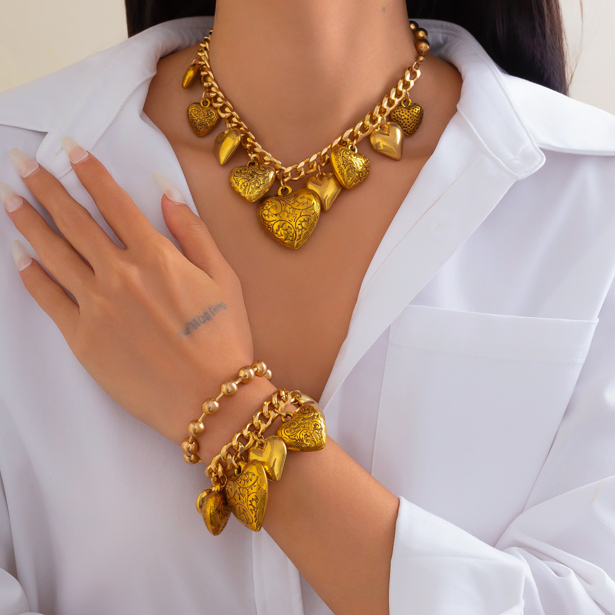 European and American cross-border accessories punk print heart pendant collarbone chain personalized metallic feel Necklace set full figure