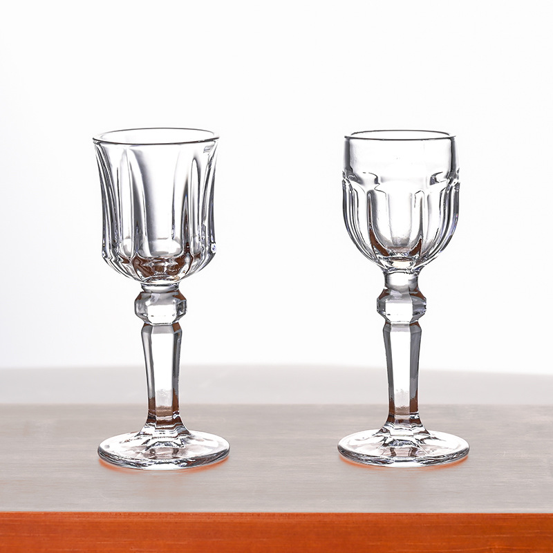 High-footed embossed liquor cup, high-end glass spirits cup, one-sip cup for liquor, small toasting glass with feet, small capacity Specification drawing