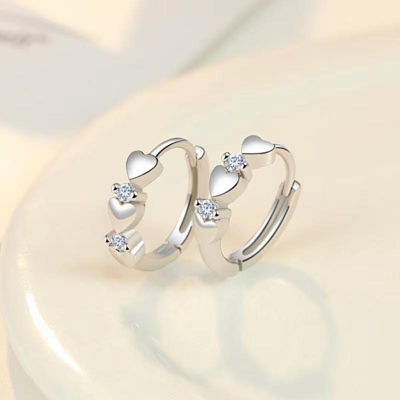 The 2025 new trendy heart-shaped zircon ear stud earrings are fashionable, versatile, simple, luxurious and high-end with a cool style details Picture