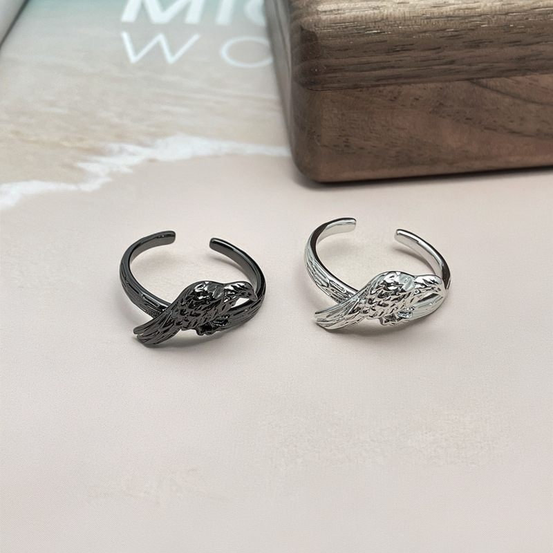 Dark style, individualistic punk bird opening ring, a unique and niche couple ring with a cold and gender-neutral style Application Scenario