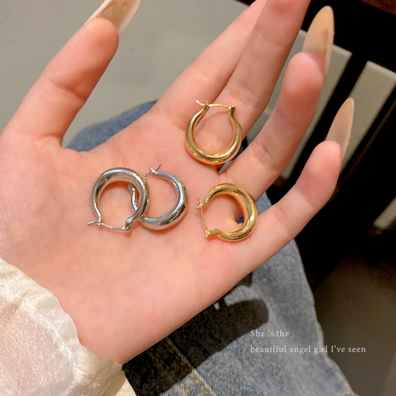 Simple and plain metal circle earrings, women's light luxury and niche design sense ear rings, versatile, high-end and elegant ear accessories Specification drawing