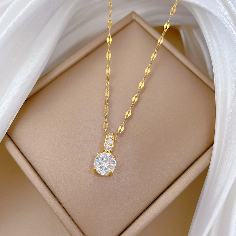 【 Titanium Steel 】 Light luxury slightly inlaid real gold simple zircon necklace for women, new collarbone chain with a light luxury and niche design sense Application Scenario