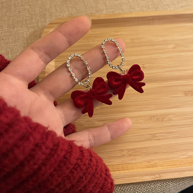 Autumn and winter flocked bow red earrings for women, a new style in 2025, suitable for the Spring Festival earrings, elegant New Year earrings full figure