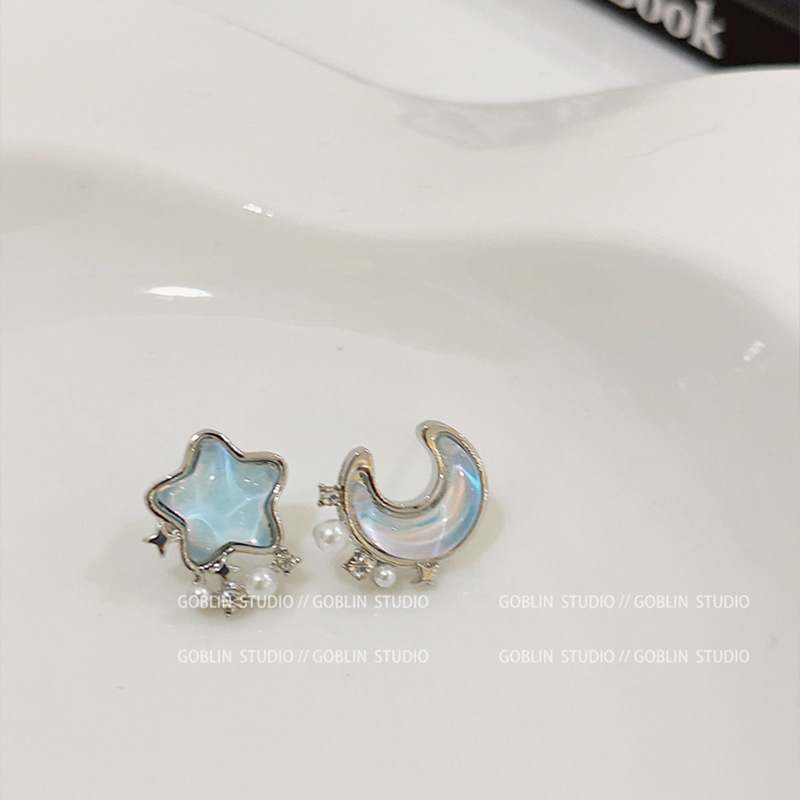S925 Silver Needle blue Star Moon Pearl Stud Earrings, a super fairy-like feminine charm, versatile and unique personality, a wholesale of internet-famous earrings Application Scenario