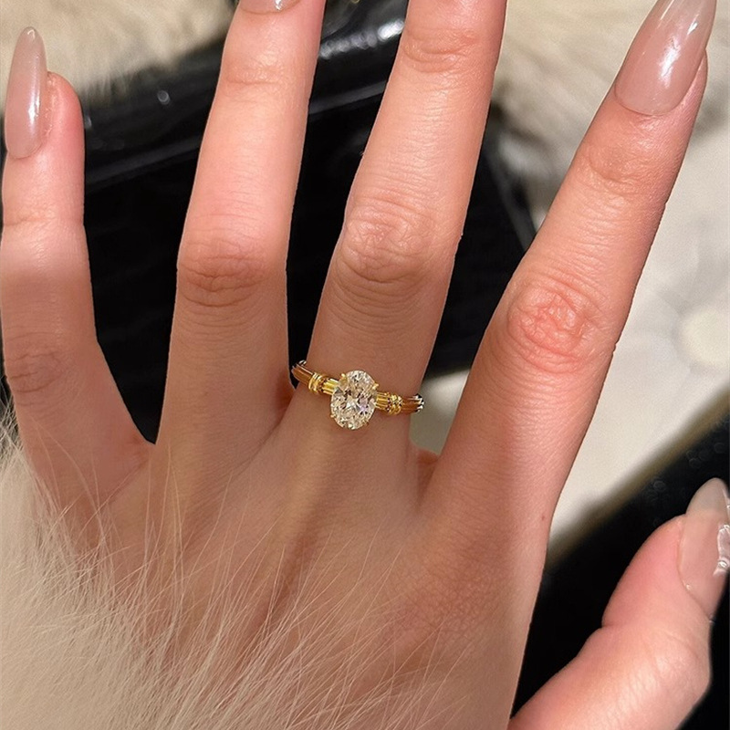 s925 Silver Pigeon Egg Zircon knot ring, with a unique and niche design, is a light luxury, fashionable and exquisite ring for the index finger full figure