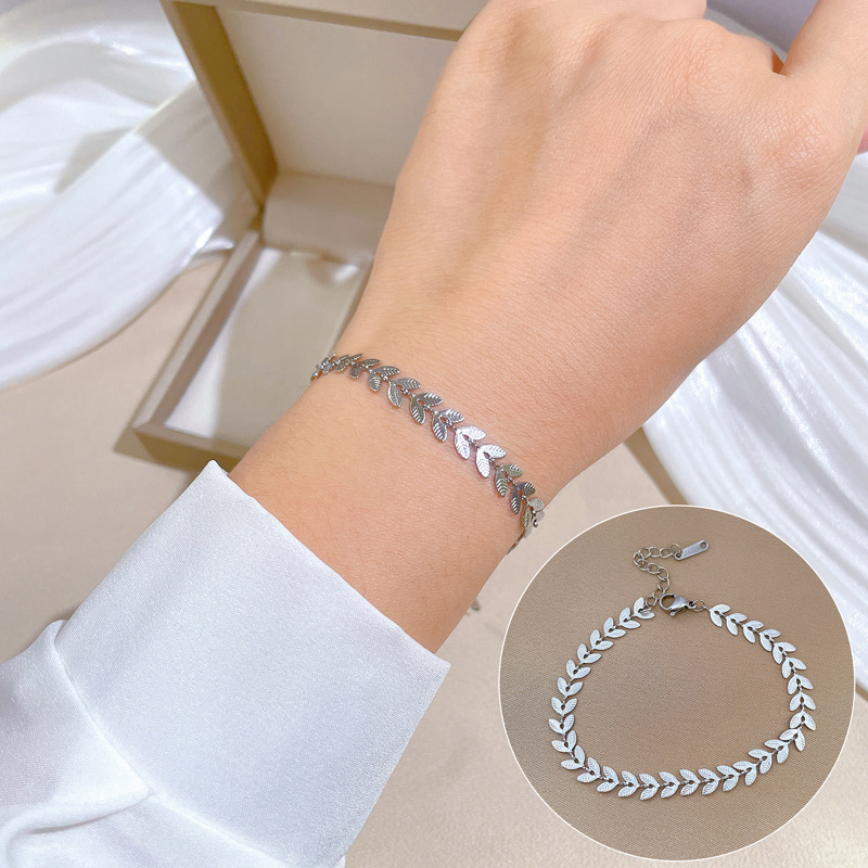 【 All-titanium Steel 】 Dongdaemun Minimalist style Leaf Unique chain bracelet Female Internet celebrity retro best friend Application Scenario